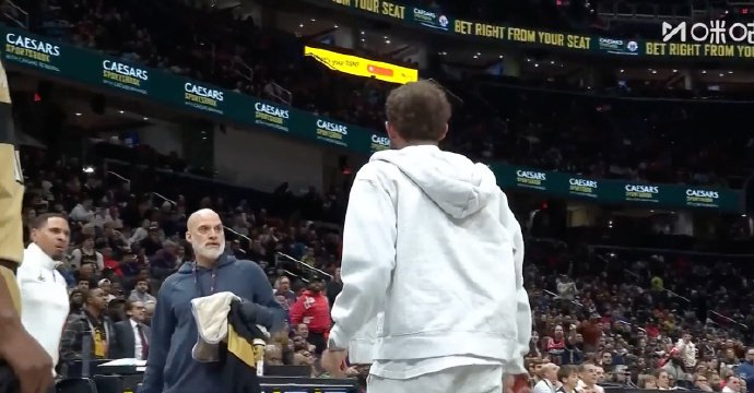 足球比分文字直播-特雷杨场边指责裁判遭驱逐，首秀未至先离场|华盛顿奇才队|奥兰多魔术队|体育赛事讨论|休斯敦火箭队|咪咕篮球_新浪体育_新浪新闻