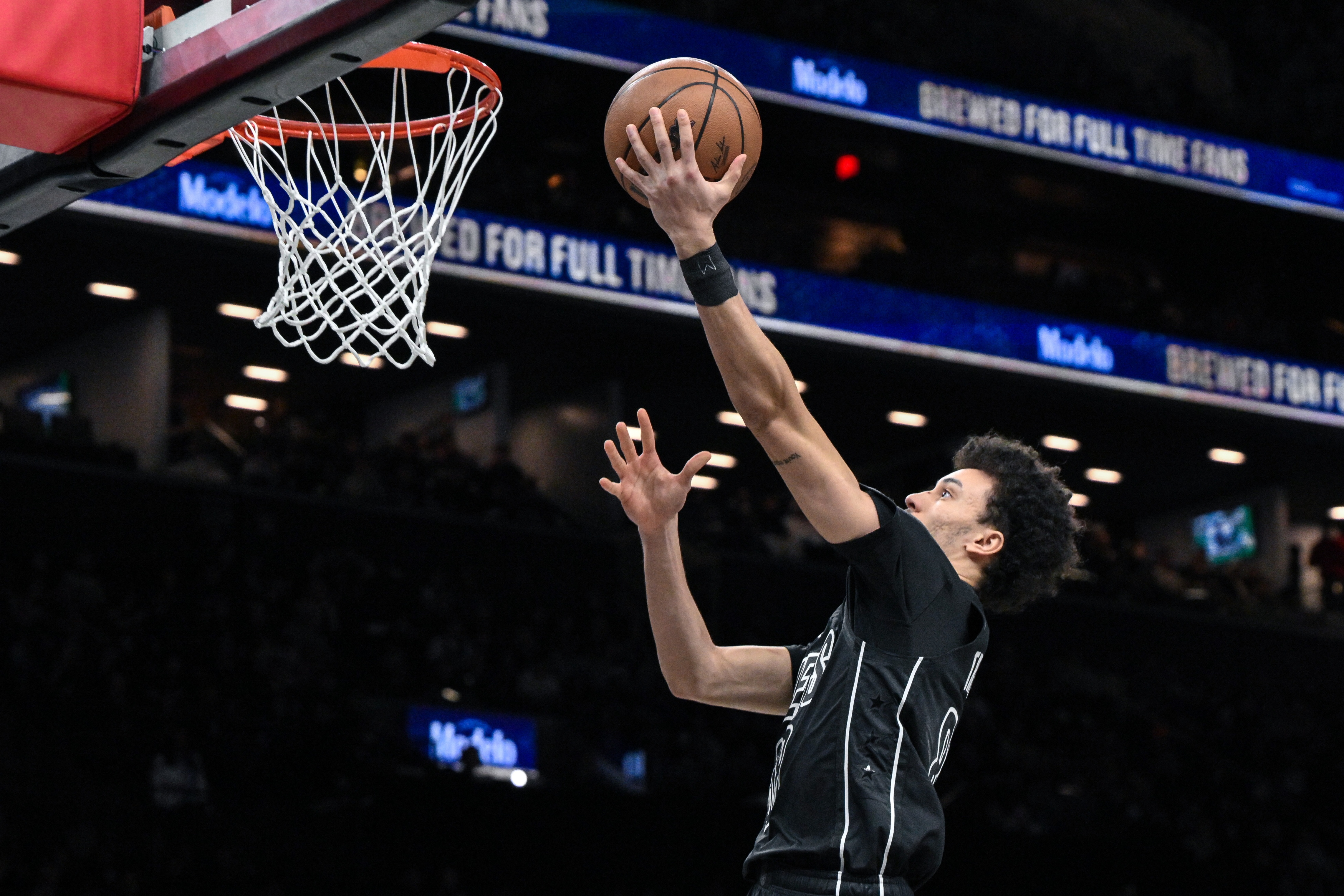 足球比分直播-末节独得10分！特拉奥雷18中7拿23分7助 三分11中5