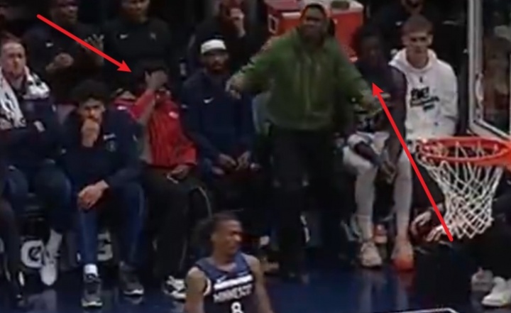 最快足球比分直播-戈贝尔筐底放篮不进！场边麦丹无奈捂脸&amp;华子直接站起无语摊手