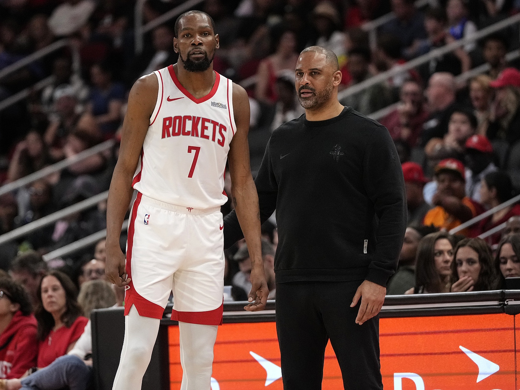 足球即时比分直播-乌度卡：年轻球员们都取得了进步 我们不必再只依赖杜兰特